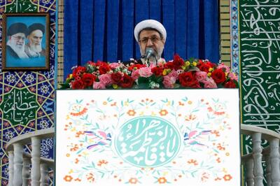  امام جمعه کرمان : حوزه و دانشگاه ٢ نهاد سرنوشت‌ساز کشور هستند