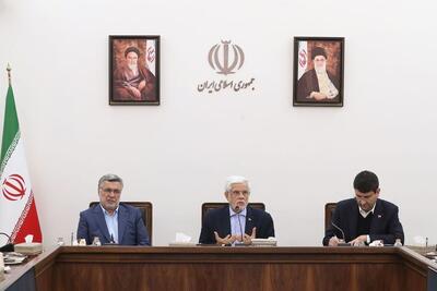 عارف: قاچاق دارو از کشور یک مشکل جدی است/ ضرورت رعایت اصل محرمانگی پرونده بیمار