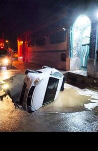 فرونشست زمین در خمینی‌شهر؛ سقوط خودرو ال90 در گودال - تسنیم