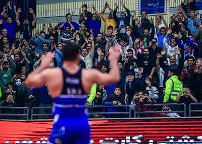 حرارت بالای سالن کشتی با بازگشت شیرشاه(عکس)