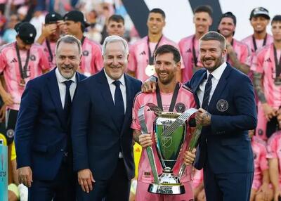 بزرگ‌ترین مجسمه مسی با دکمه افتتاح می‌شود!