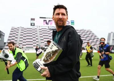 رونمایی از مجسمه 20 متری لیونل مسی! (عکس)