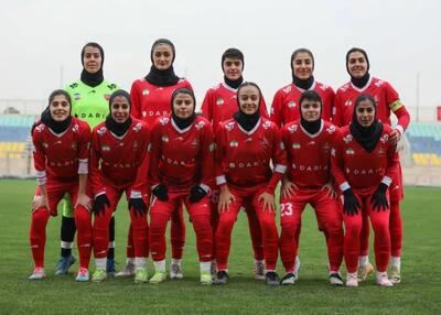 بازوبند پرسپولیس به بازوی یک استقلالی (عکس)