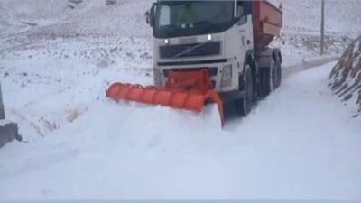 محور زرمان به لاسم و هراز به دلیل شدت بارش برف تا اطلاع ثانوی مسدود شد