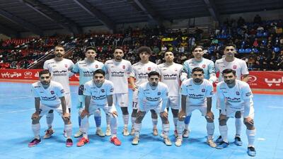 گیتی پسند صدرنشین ماند