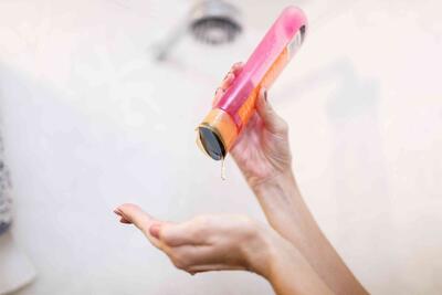 مقایسه کاربردی شامپو هیدرودرم و شامپو مورینگا برای خرید مطمئن از الانزا