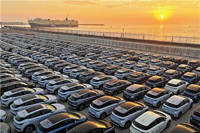 عصر خودرو - مصوبه واردات خودرو توسط ایرانیان خارج از کشور ابلاغ شد