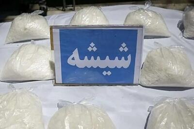 کشف ۲۲ کیلوگرم شیشه و دستگیری ۵ قاچاقچی در این شهر