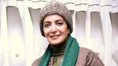 استایل زمستانی الهام کردا با کلاه بافت در اکران «آن سوی حصارهای لاله‌زار» (عکس)