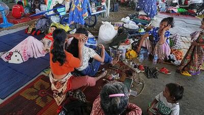  پنوم پن: تایلند همچنان کامبوج را بمباران می‌کند/ نیم میلیون نفر آواره شده اند