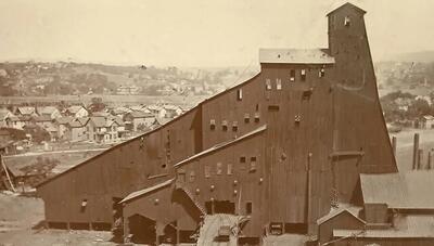 معماری جالب یک ساختمان عظیم چوبی (عکس)