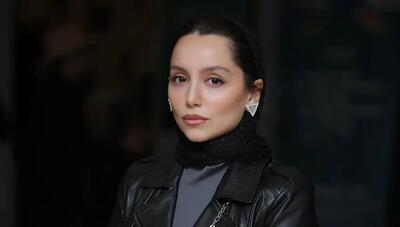 تیپ متفاوت نازنین بیاتی در نمایشگاه «چهارسوی خیال» (عکس)