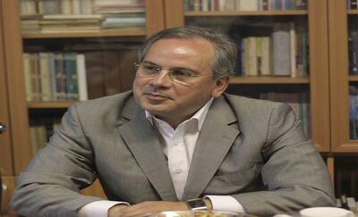 «طبقه متوسط» موتور توسعه کشور است؛ آن را از بین برده اند و حالا برای فقرا اشک تمساح می ریزند