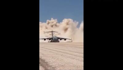 تیک‌آف شگفت‌انگیز هواپیمای باری سی-۱۷ گلوب مستر در باند ناآماده صحرا (فیلم)