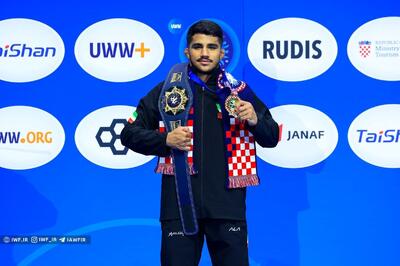 بولدوزر ایرانی بر بام کشتی فرنگی جهان ایستاد