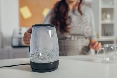  5 علت بوی بد چای ساز و راه های رفع آن