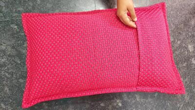  نحوه دوخت روبالشی پاکتی از پارچه های اضافه به راحتی برای مبتدیان