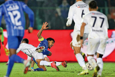 پنهان، پشت پنالتی