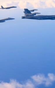 ماموریت بمب افکن‌های آمریکا با جنگنده‌های ژاپنی بر فراز دریای ژاپن+ویدئو