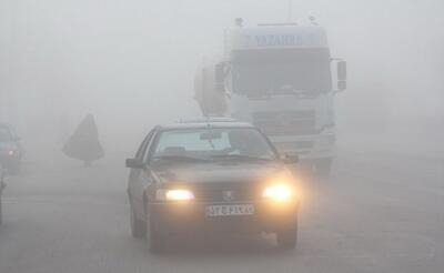 ببینید / دمای منفی ۶ درجه‌ای صبح امروز در شهرستان ازنا لرستان؛ یخ زدگی معابر و مه غلیظ