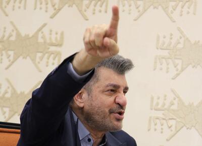 ویدیو/ محمود شهریاری: در صداوسیما خانم‌هایی که کمی چاق‌تر هستند، مجبورند طوری لباس بپوشند که بدن آن‌ها صاف صاف به نظر بیاید/ یکی از بازیگران برای همین موضوع، چند لایه لباس می‌پوشید