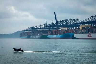 وال‌استریت ژورنال: نیرو‌های آمریکایی به یک کشتی باری که از چین به سوی ایران در حرکت بود حمله کردند؛ از این کشتی موادی با کاربرد نظامی و غیرنظامی توقیف شد