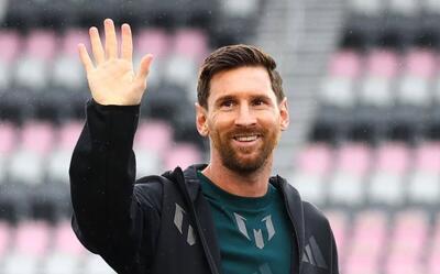 ویدیو؛ رونمایی مسی از مجسمه‌ ۲۱متری‌اش در هندوستان