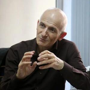 فراستخواه: در برده‌داری نوین زندگی می‌کنیم