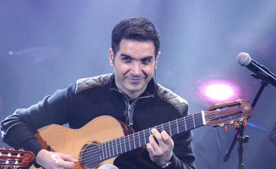 ببینید| پرچم بحرین در کنسرت محسن یگانه در شیراز و واکنش خواننده؛‌ اینجا ایرانه و ...