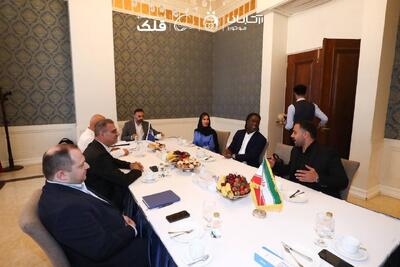 کلارنس سیدورف در سکوت آمد و رفت!