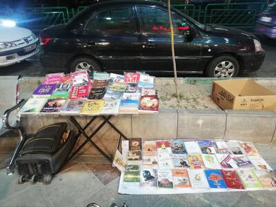 اعلام آمادگی شهرداری برای ساماندهی دستفروشان کتاب در خیابان انقلاب