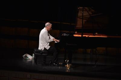 کنسرتی با طعم شوخی!