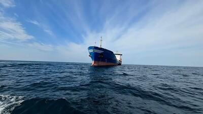 یک فروند کشتی نفتکش حامل ۶ میلیون لیتر گازوئیل قاچاق در سواحل دریای عمان توقیف شد/ این کشتی ۱۸ خدمه از اتباع کشور‌های هند، سریلانکا و بنگلادش دارد