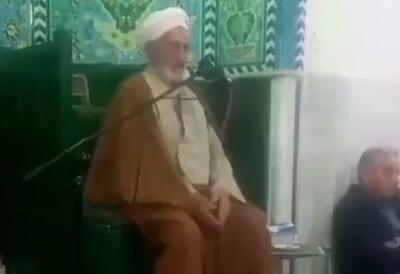  ببینید | لحظه سکته قلبی امام جماعت نصرآباد تفت بر بالای منبر