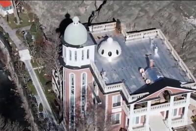 چرا تخریب قسمت غیرمجاز ابر ویلای علی انصاری زمان‌بر شد؟!/ هزینه تخریب از مالک توسط دستگاه متولی در دادگاه مطالبه شده است