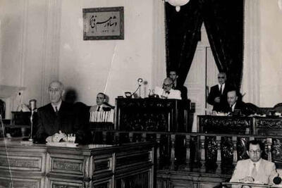  ماجرای شهادتین دکتر مصدق در مخالفت با سلطنت رضاخان؛ در مجلس چه گذشت؟