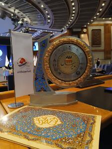  اعطای نشان عالی مدیر سال به دکتر محمد فؤاد موحد مدیرعامل شرکت صبانور ایرانیان