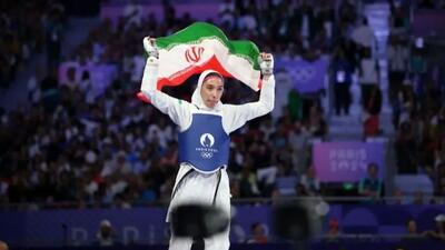  تصاویر احساسی استقبال خانوادگی از مبینا نعمت‌زاده پس از کسب طلای جهانی