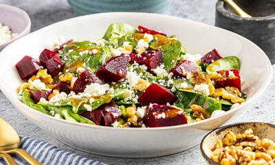  طرز تهیه سالاد اسفناج و لبو پاییزی؛ مجلسی برای شب یلدا