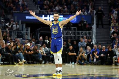 ویدیو| استفن کری از تونل ورزشگاه هم توپ را وارد سبد کرد! - پارس فوتبال