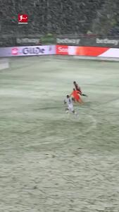 ویدئو: لذت فوتبال زیر بارش برف سنگین - پارس فوتبال