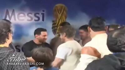 ویدیو| دیدار مسی و اسطوره سینمای هند - پارس فوتبال