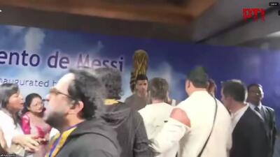 ویدیو: رونمایی از مجسمه مسی در هند - پارس فوتبال