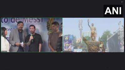 ویدئو: رونمایی مجازی مسی از مجسمه‌اش در هند - پارس فوتبال