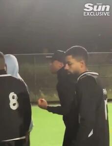 ویدئو: جنجال ستاره آرسنال در یک بازی دوستانه در لندن - پارس فوتبال