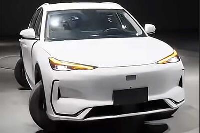 معرفی فناوری انقلابی جیلی، چرخش ۹۰ درجه هر چهارچرخ در شاسی‌بلند EX5 - پدال