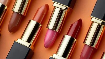هشدار جدی به زنانی که رژ لب استفاده می کنند