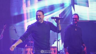 خواستگاری ناگهانی سیامک عباسی وسط کنسرت از نامزدش + فیلم - سلام نو