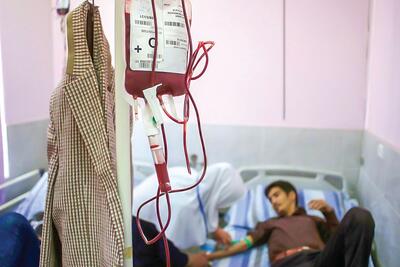 بیماران تالاسمی مشهد می‌گویند خون ۱۲ روزه می‌زنیم