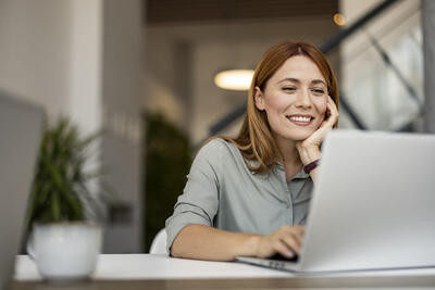 ۵ قاعده جدید برای انتشار یادداشت تحلیلی موفق؛ چگونه در صندوق ورودی شلوغ دیده شویم - شارا